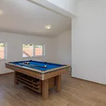 Pet Friendly In Zatoglav Holiday home