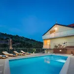 Pet Friendly In Zatoglav Holiday home