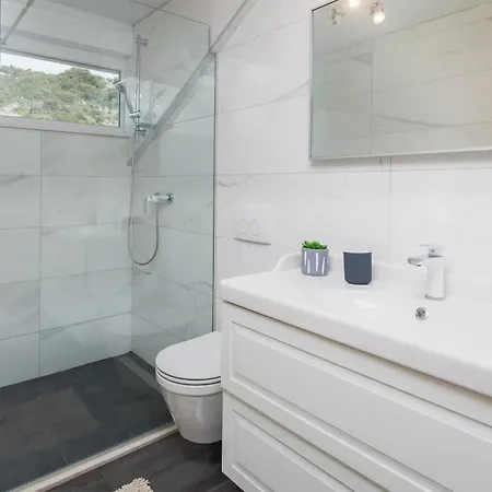 Pet Friendly In Zatoglav Casa de Férias *