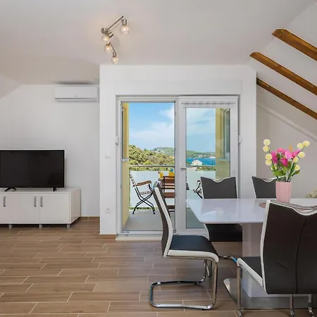 Nyaraló 5 Bedroom Stunning In Zatoglav Ražanj