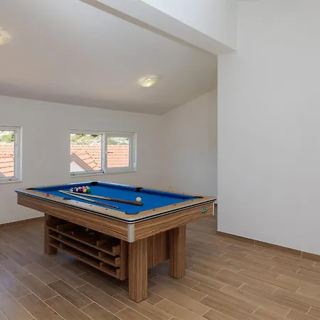 Pet Friendly In Zatoglav Casa de Férias