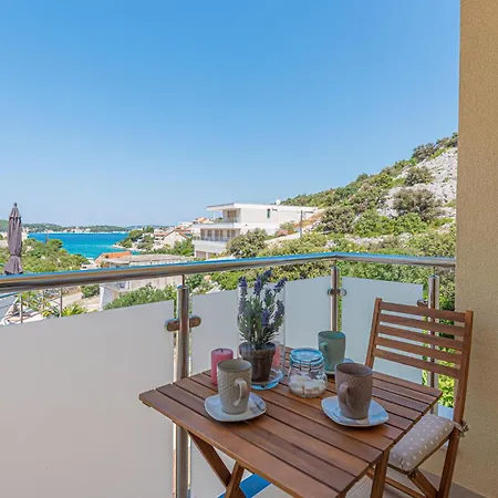 Holiday home 5 Bedroom Stunning In Zatoglav Razanj