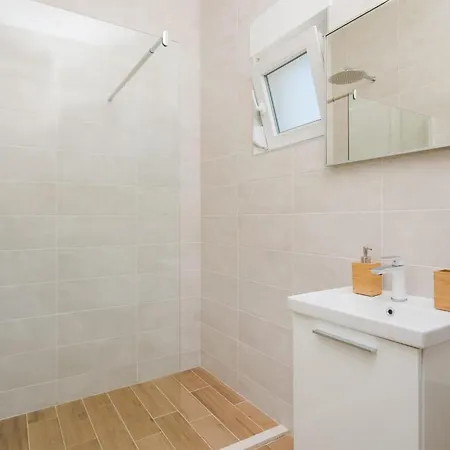 5 Bedroom Stunning In Zatoglav Razanj