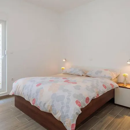 5 Bedroom Stunning In Zatoglav Holiday home Razanj