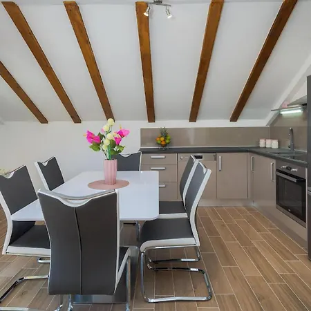 5 Bedroom Stunning In Zatoglav Razanj