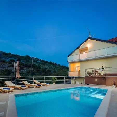 5 Bedroom Stunning In Zatoglav Dom wakacyjny