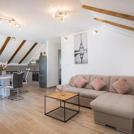 Dom wakacyjny 5 Bedroom Stunning In Zatoglav