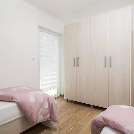 Pet Friendly In Zatoglav بيت للعطل *