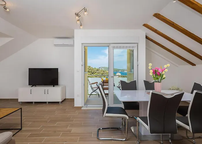 펜션 5 Bedroom Stunning In Zatoglav Ražanj