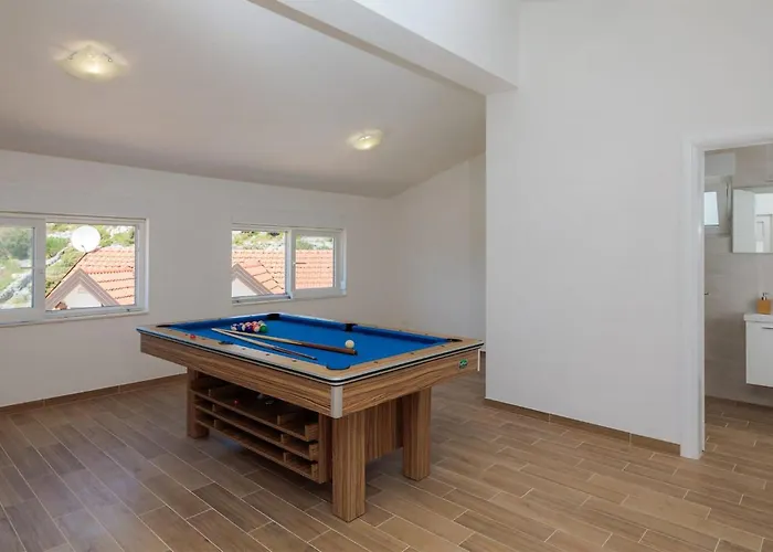 5 Bedroom Stunning In Zatoglav Nyaraló