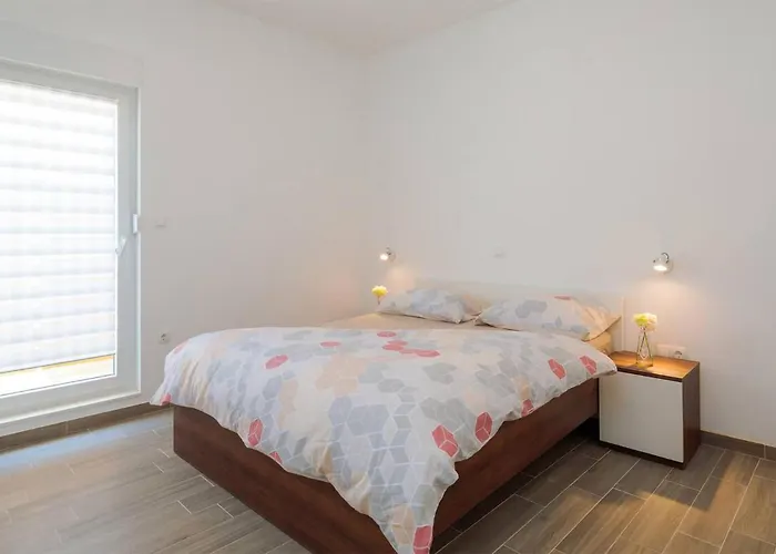 5 Bedroom Stunning In Zatoglav Nyaraló Ražanj