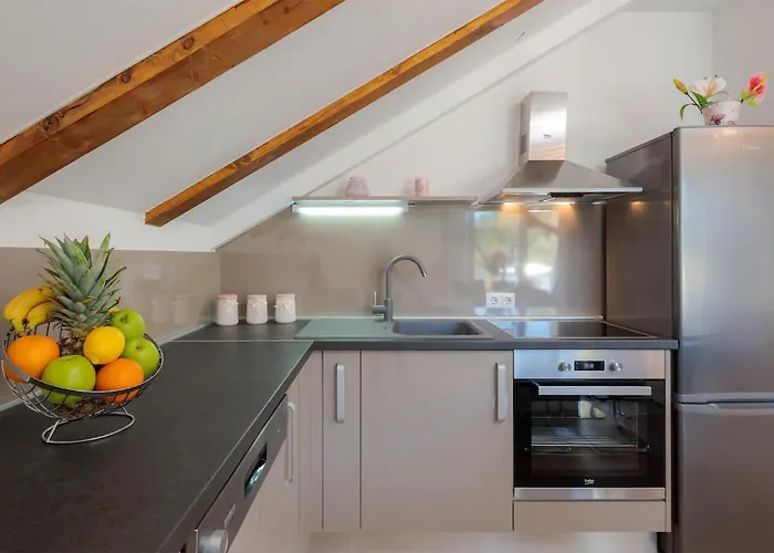 펜션 5 Bedroom Stunning In Zatoglav