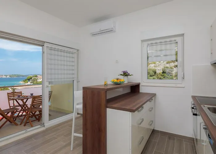 5 Bedroom Stunning In Zatoglav Ražanj