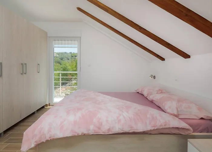 5 Bedroom Stunning In Zatoglav *