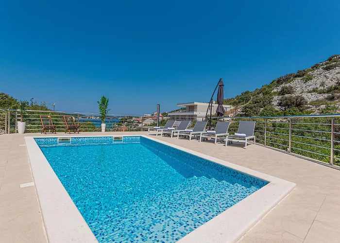 Ferienhaus 5 Bedroom Stunning In Zatoglav *