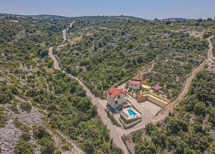 5 Bedroom Stunning In Zatoglav *